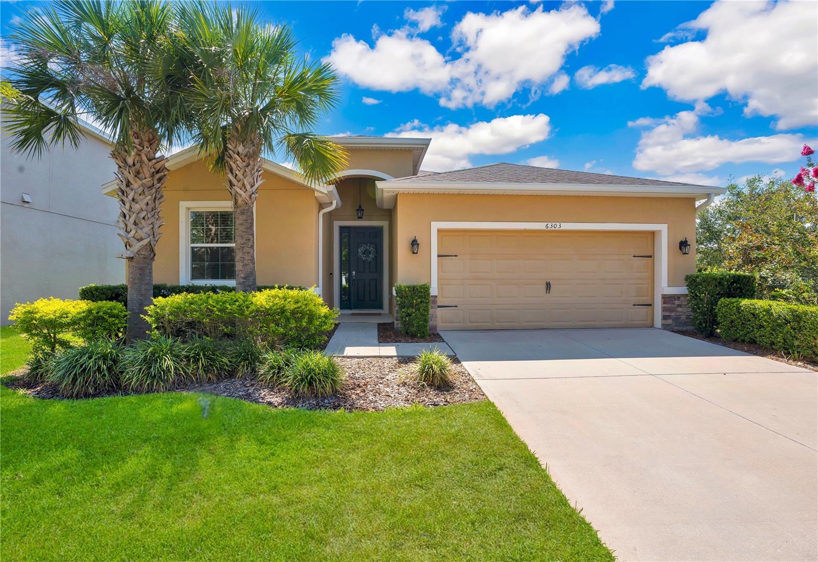 Welcome to 6303 Sunsail Place in Apollo Beach
