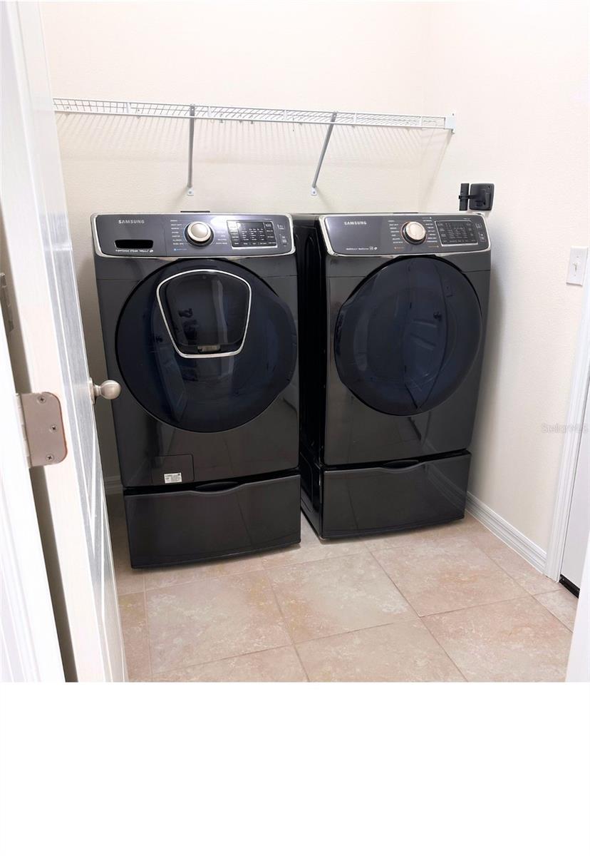 High End Samsung Washer and Dryer with Pedestals