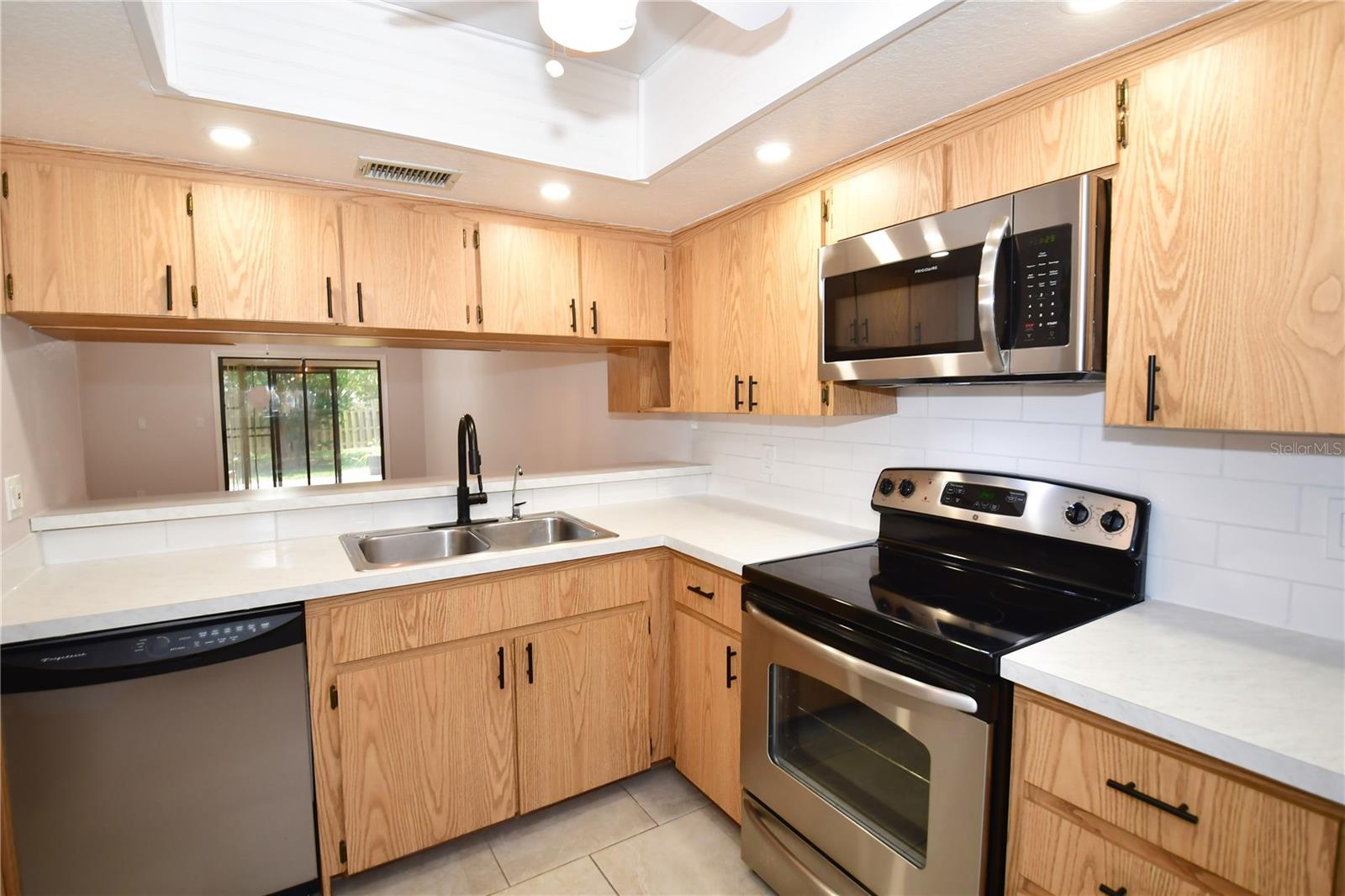 Kitchen with ceiling fan