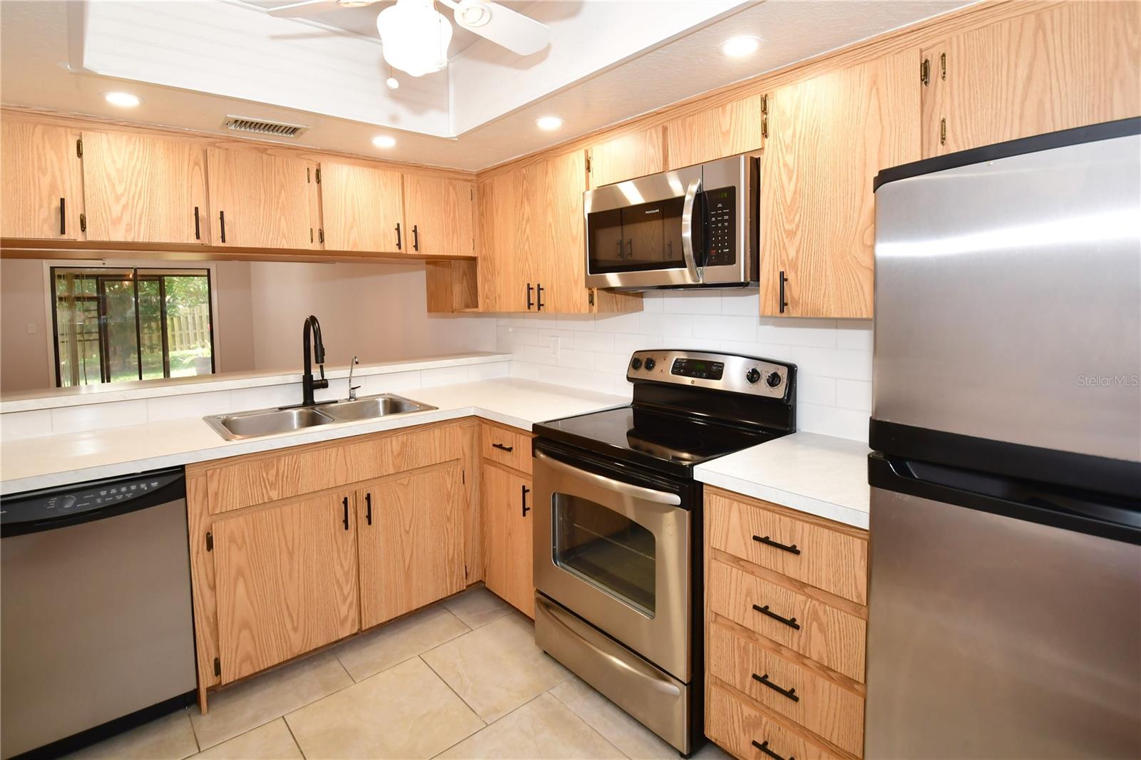 Kitchen with ceiling fan