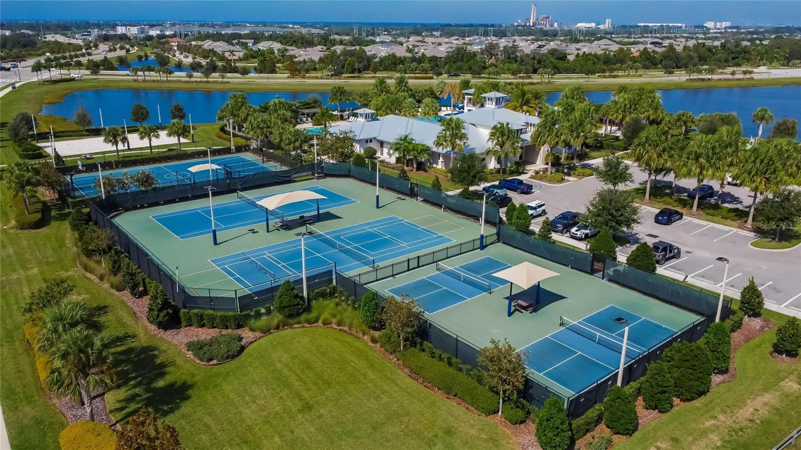 Tennis Courts/Pickleball