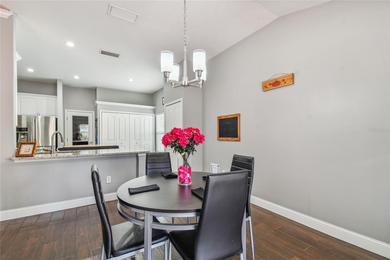 Breakfast/Dining room