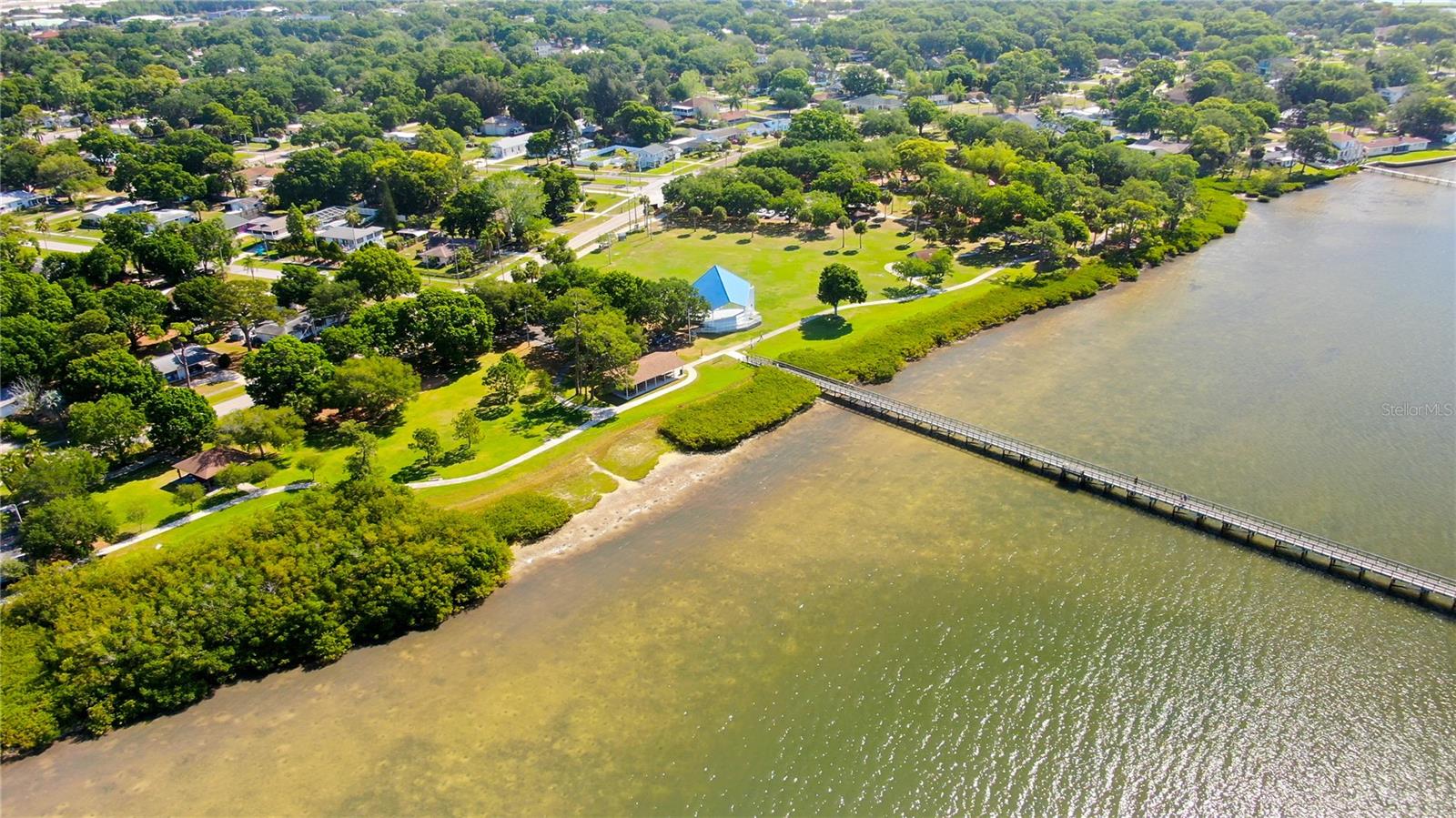 Local pier and parks across the street and within 2 min walk