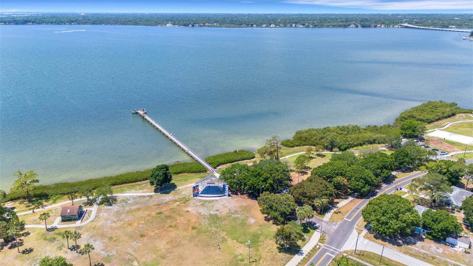 Local pier and parks across the street and within 2 min walk