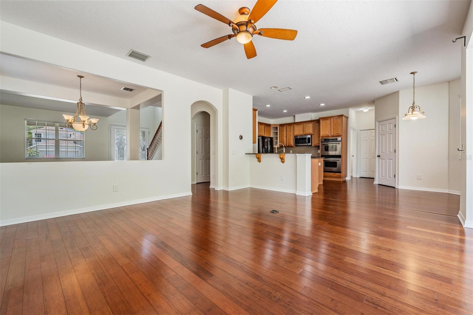 Entertainment area Flows to the Kitchen