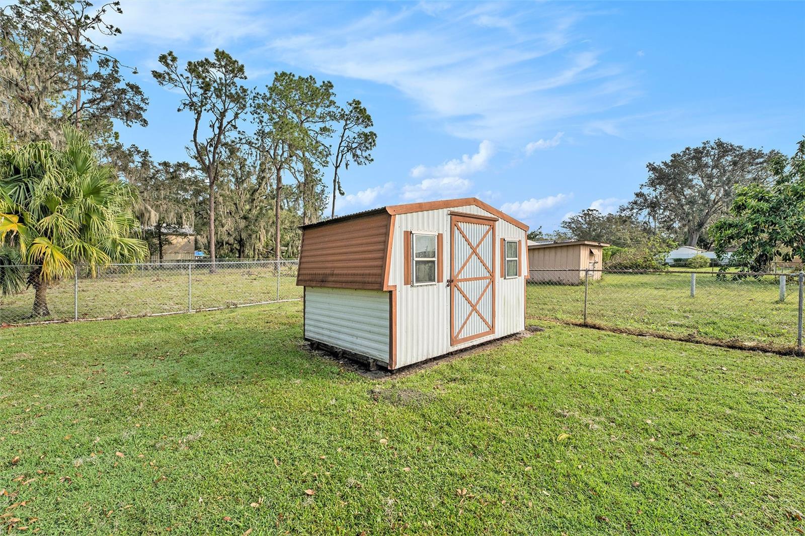 Outdoor storage shed