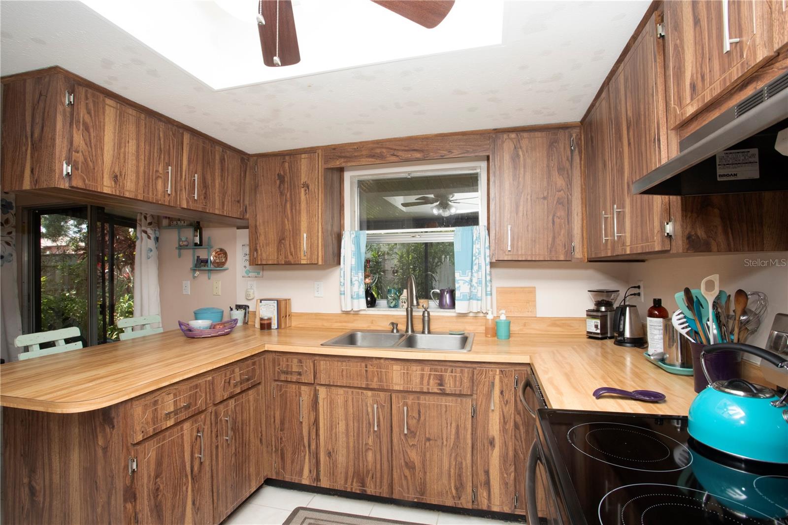 KITCHEN WITH NEWER APPLIANCES