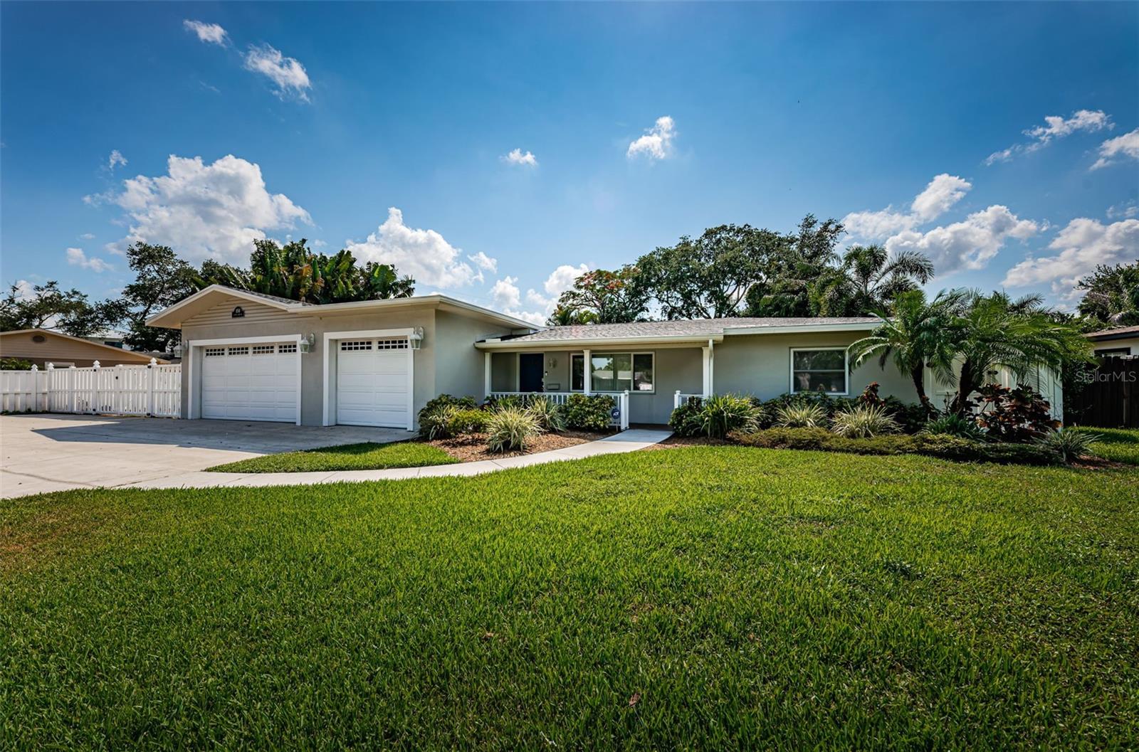 Welcome to 850 Rafael Blvd NE in the highly sought-after neighborhood of Snell Isle.
