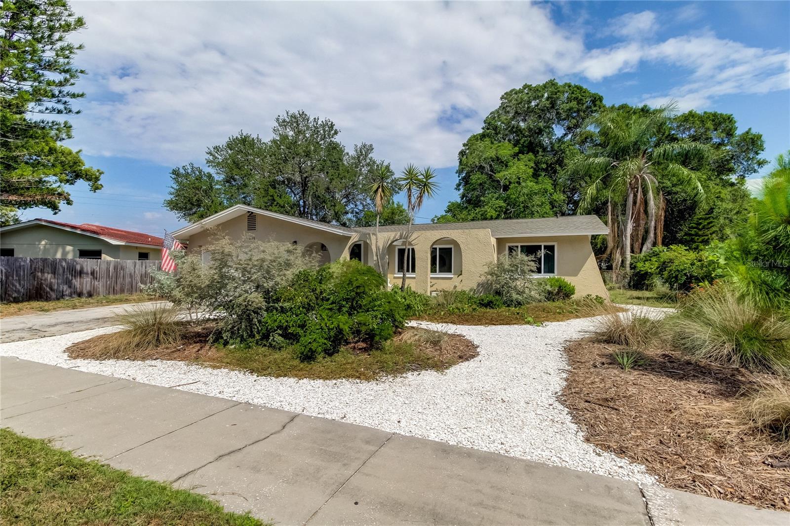 2372 McMullen - Largo