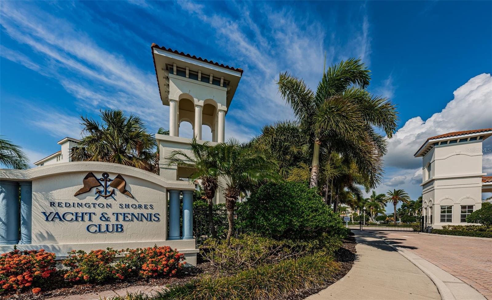 .. Welcome to Redington Shores Florida.. Complex Built in 2007.. Solid Block - High End Construction.