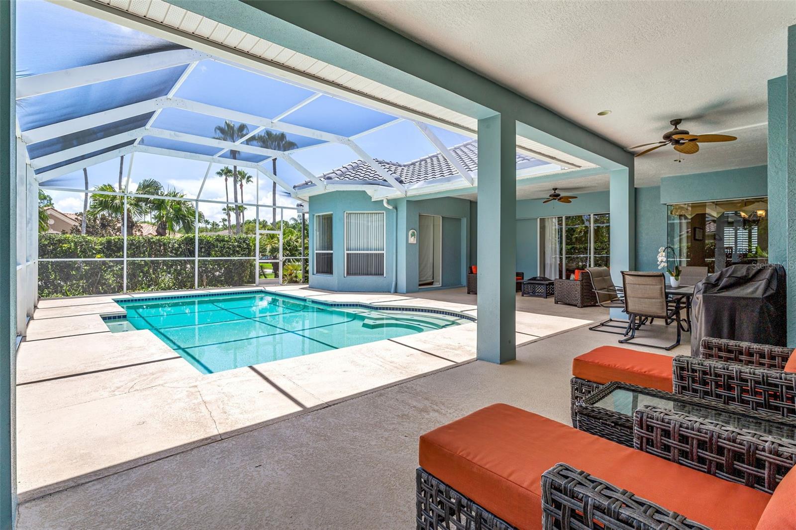 Spacious screened pool lanai