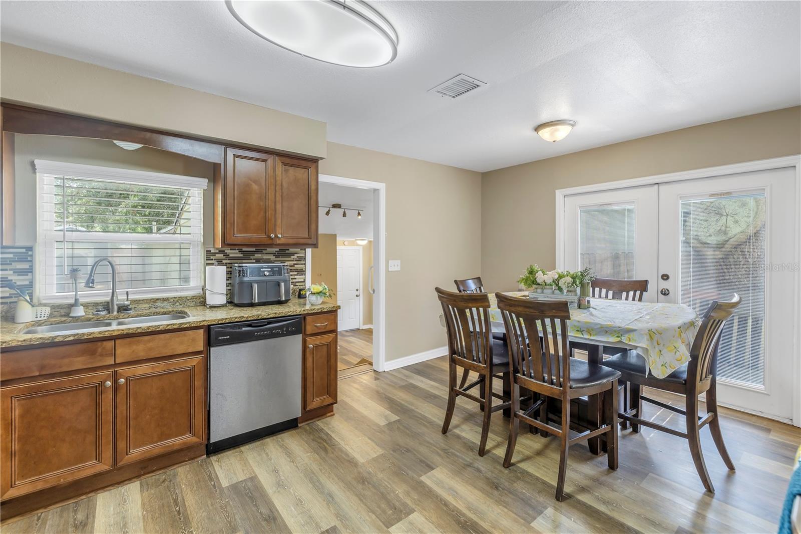 Kitchen/ Dining Room