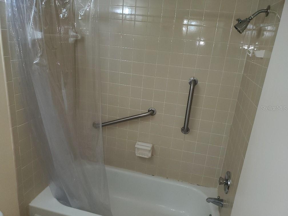 Primary shower/tub