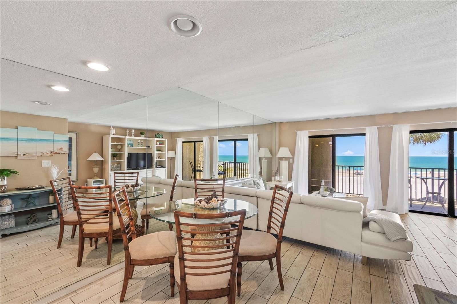 Dining room / living room combo