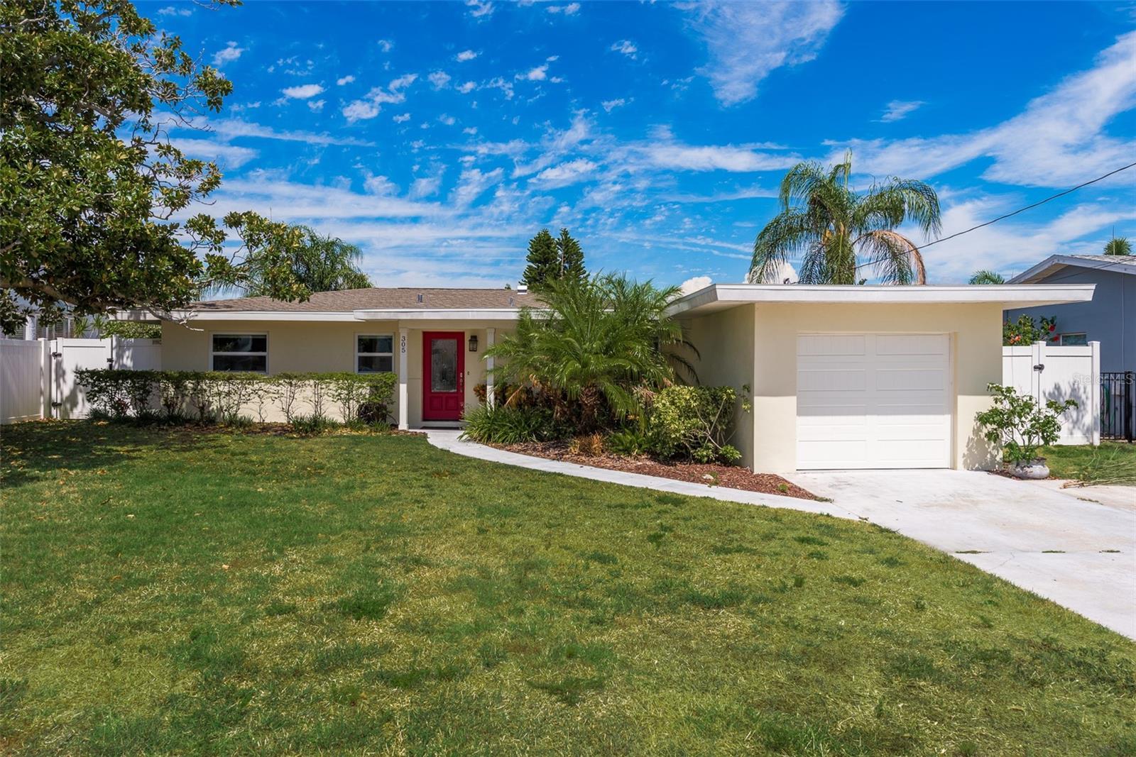 Stunning waterfront home in Baywood Village located in Palm Harbor! The front elevation impresses with its elegant design, stylish windows and inviting entryway.