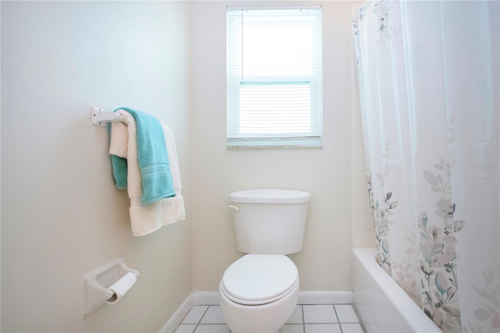 Bathroom 2 tub/shower