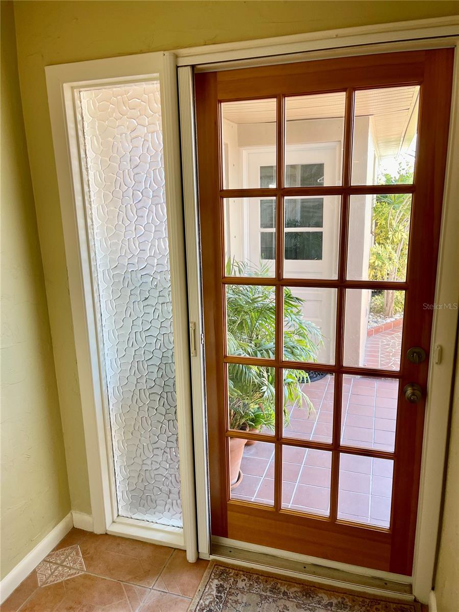 Front door has retractable screen door option!