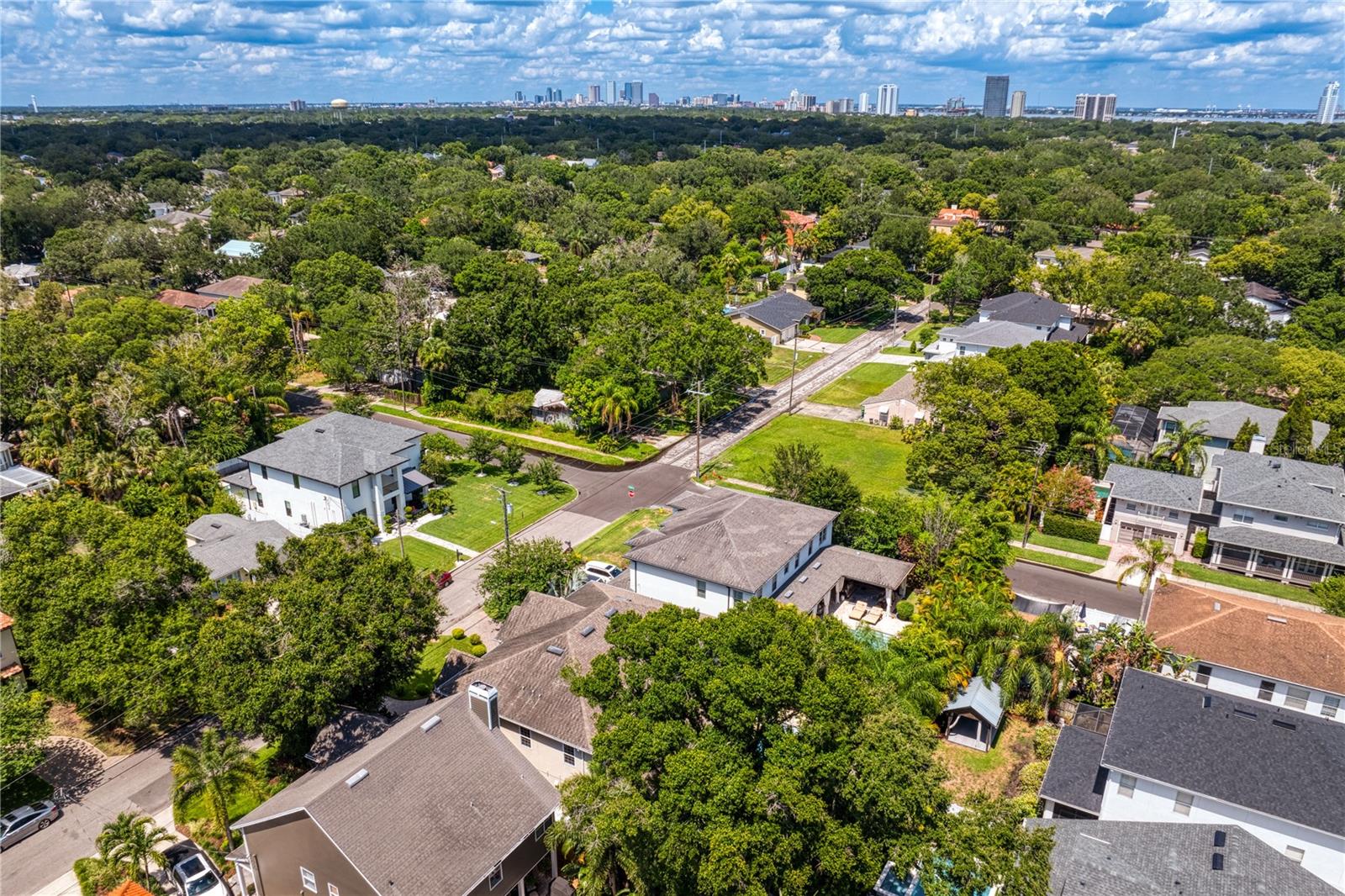 Close proximity to Bayshore and Downtown Tampa