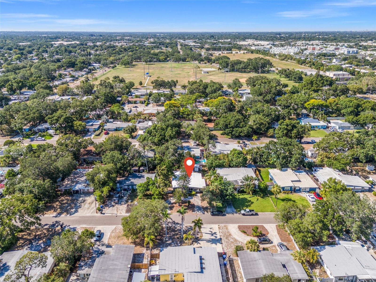 Close to Azalea Park with sports fields and events and short stroll to Pinellas trail.