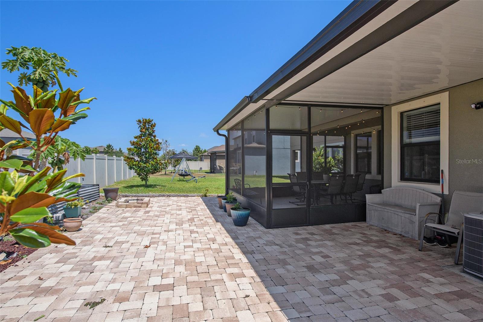 The pavers around the house ensure easy access, enjoy the flourishing garden and the mature papaya tree!