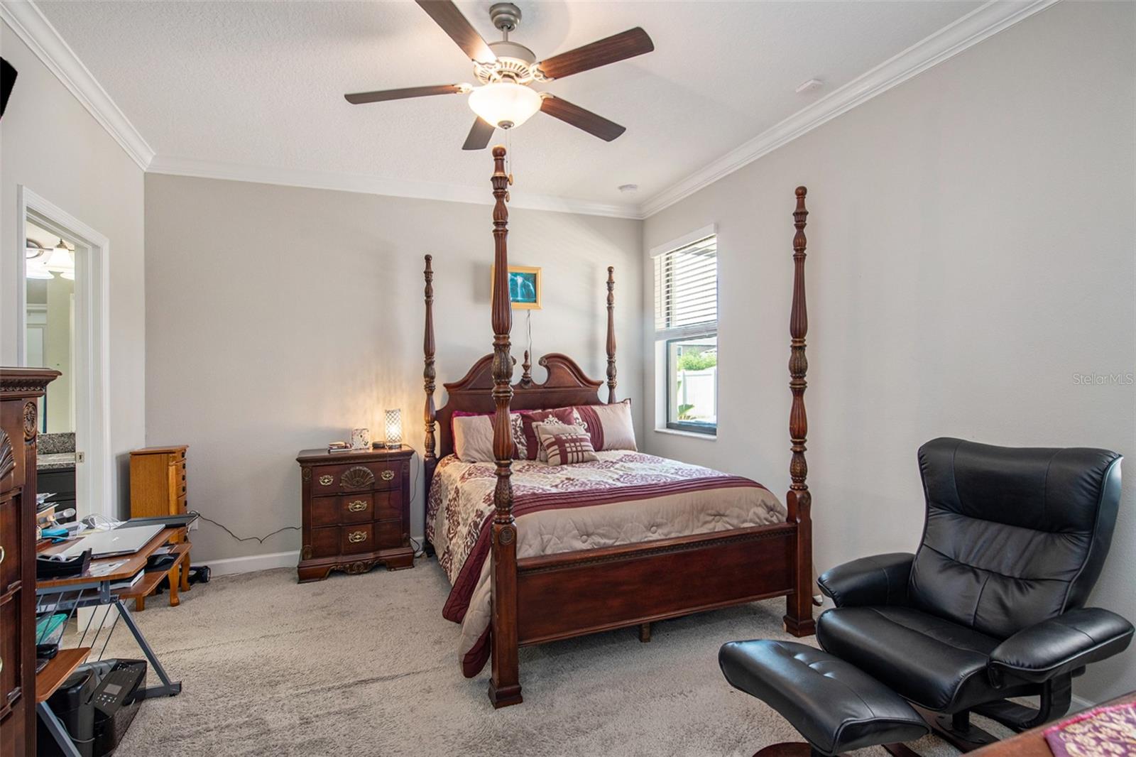 The 3 bedrooms are bathed in natural light and feature added fans for your convenience. The master bedroom is perfectly located, providing a walk-in closet and a double vanity ensuite, while the other rooms offer flexible living space to suit your needs.