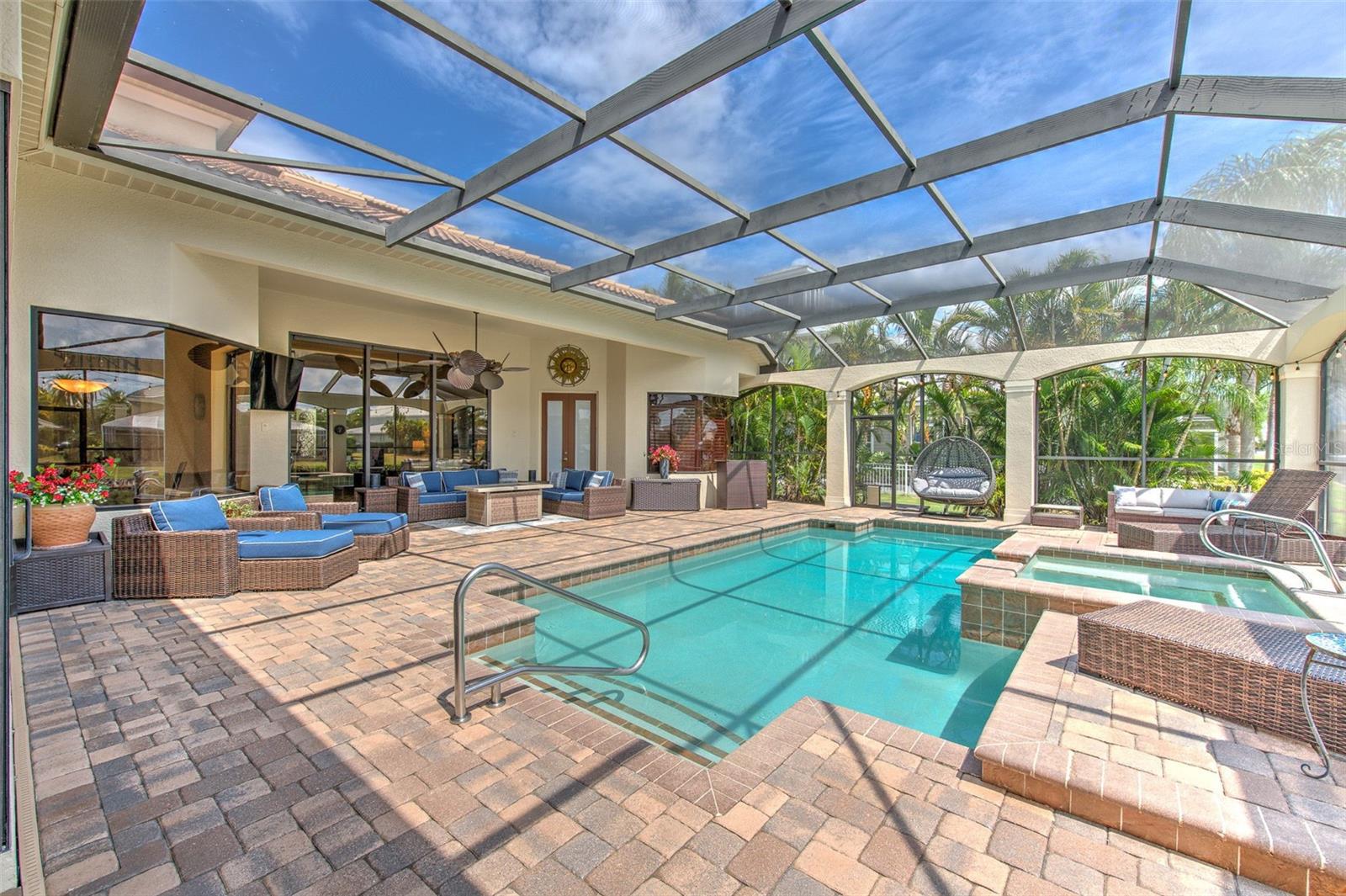 Saltwater Heated Pool with Spa