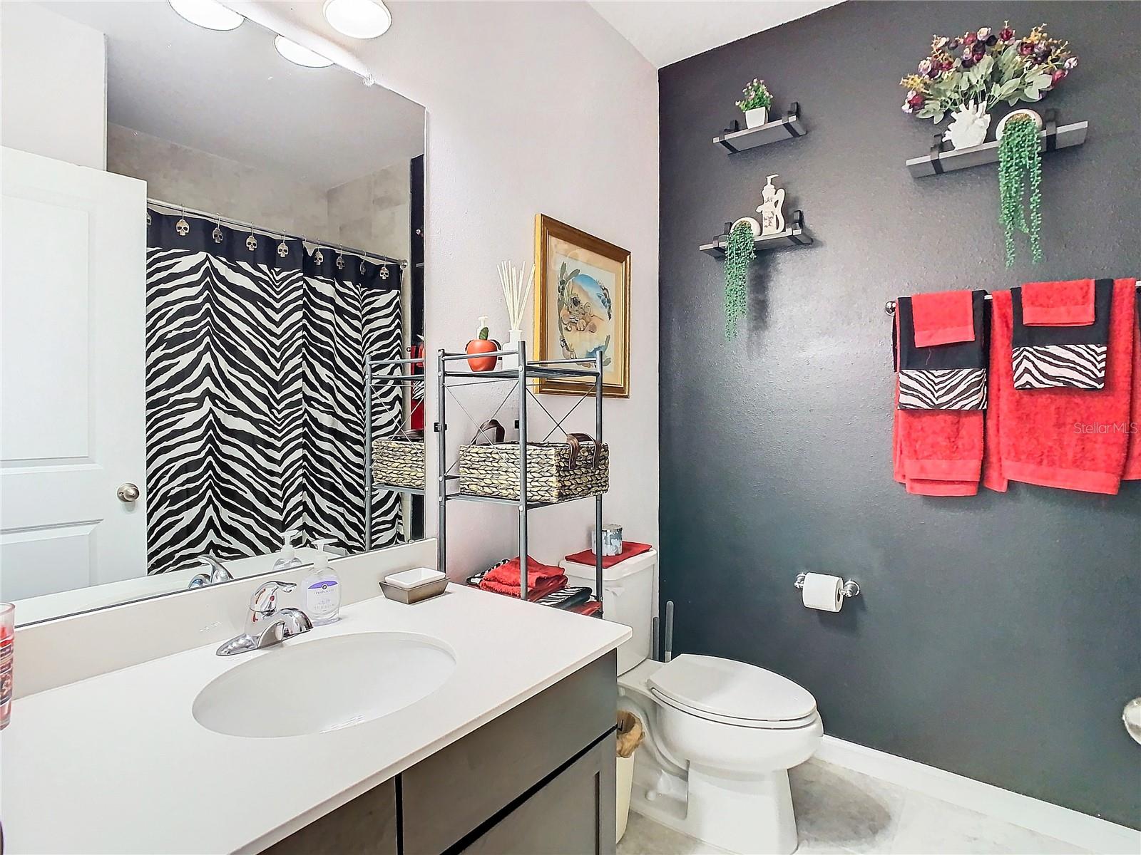 Main bathroom with granite