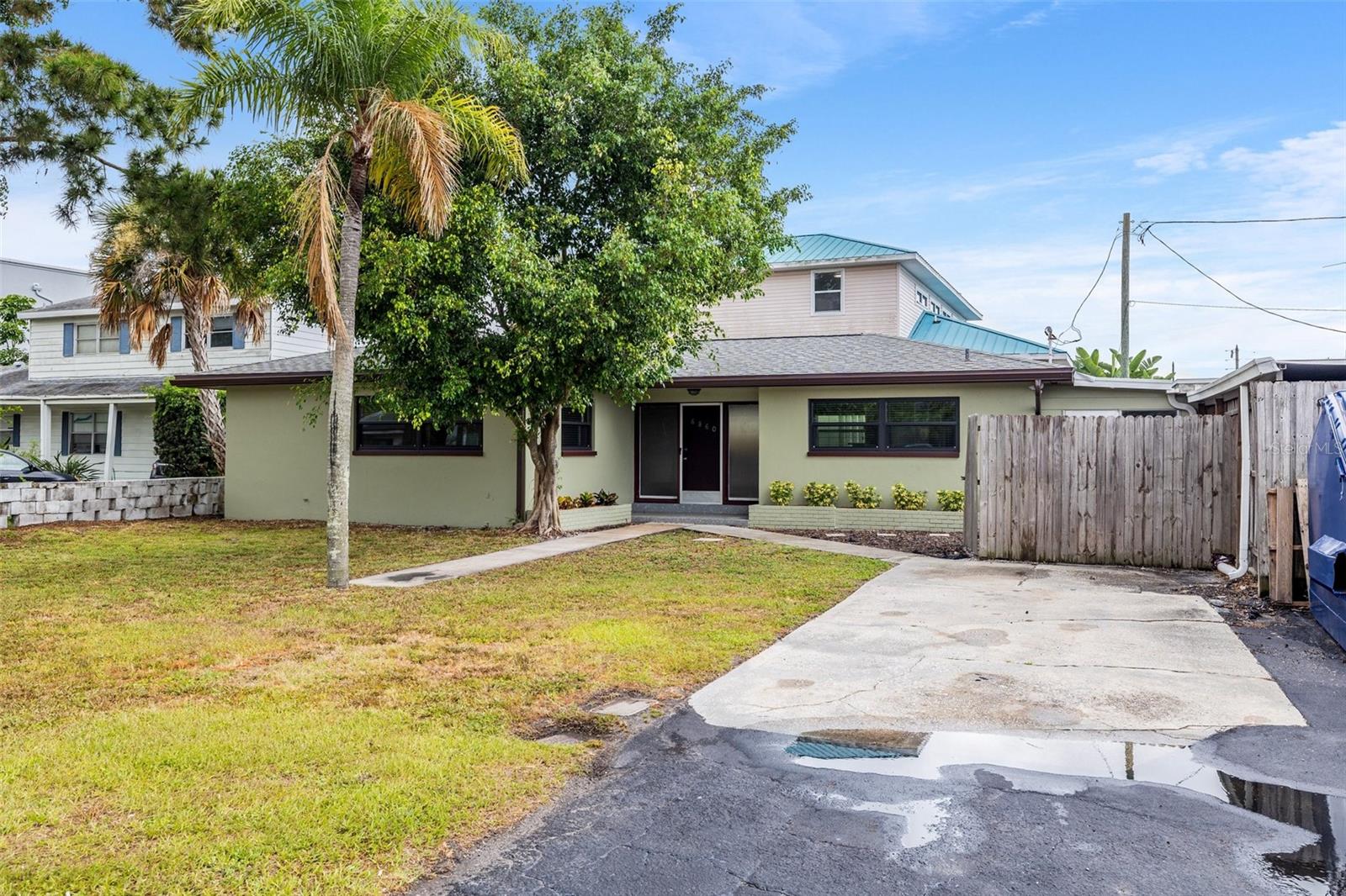 Spacious driveway