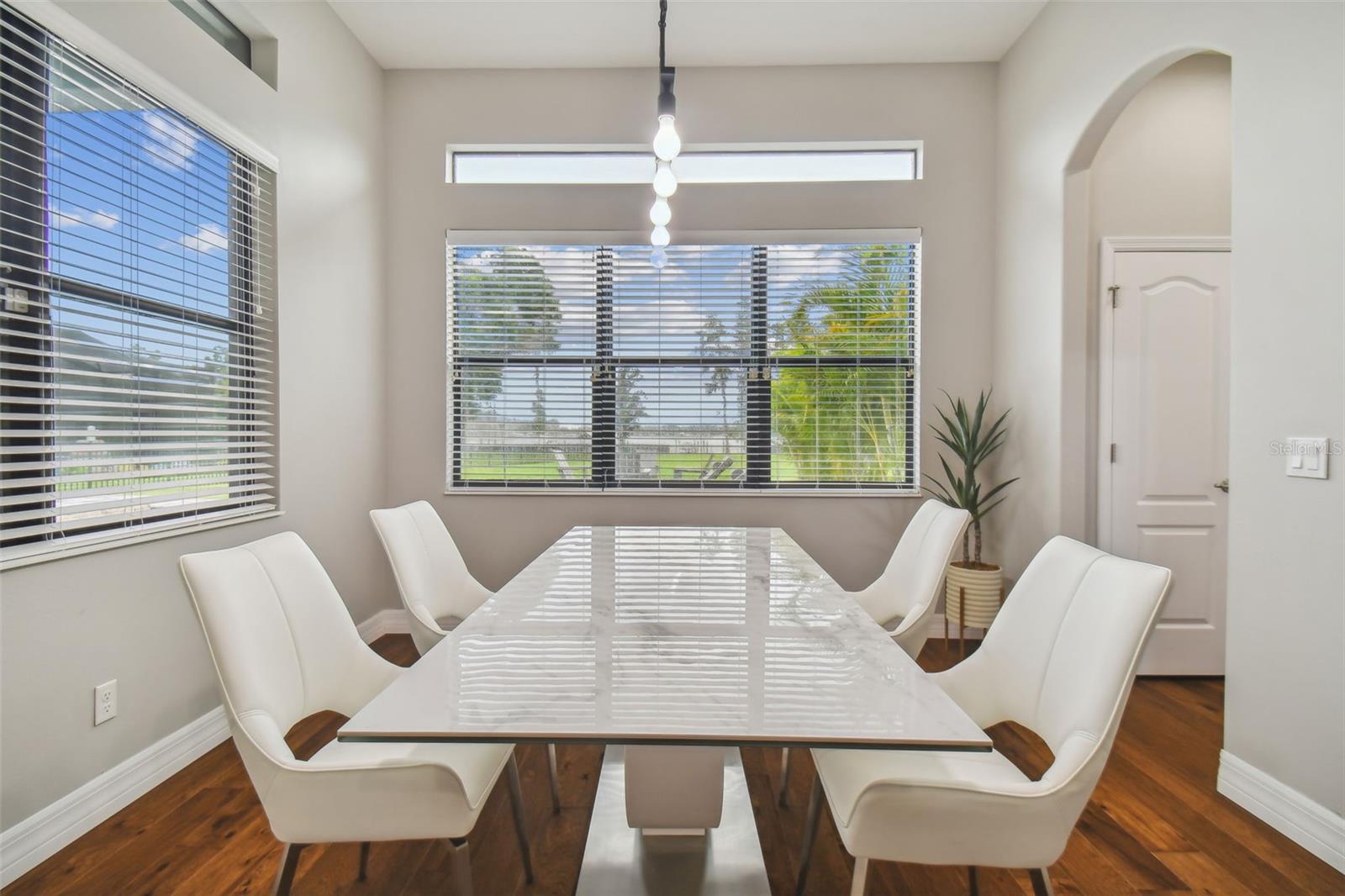 Kitchen Dining Area