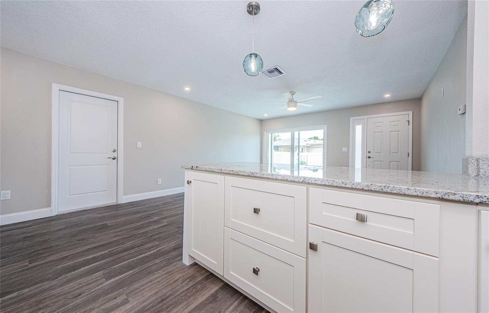 Open Kitchen with Granite Peninsula