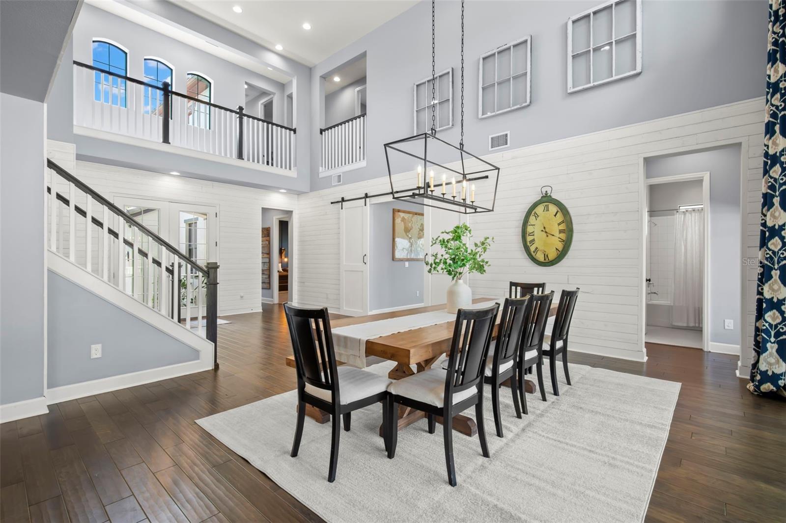 2-story soaring ceilings