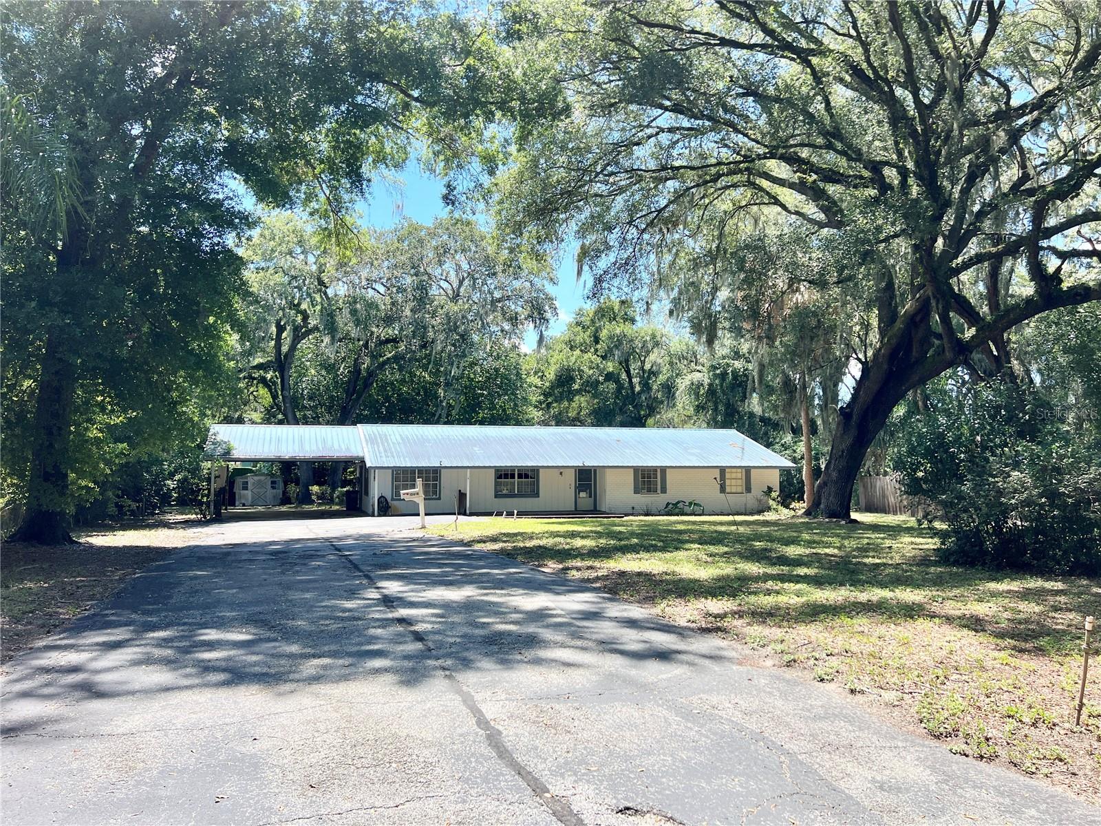 Long Driveway - Plenty of Parking Space