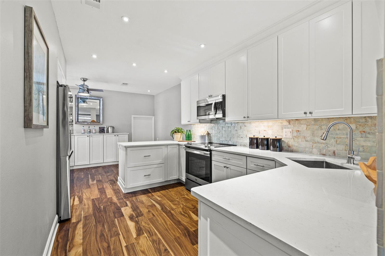 Updated Kitchen with brand new appliances