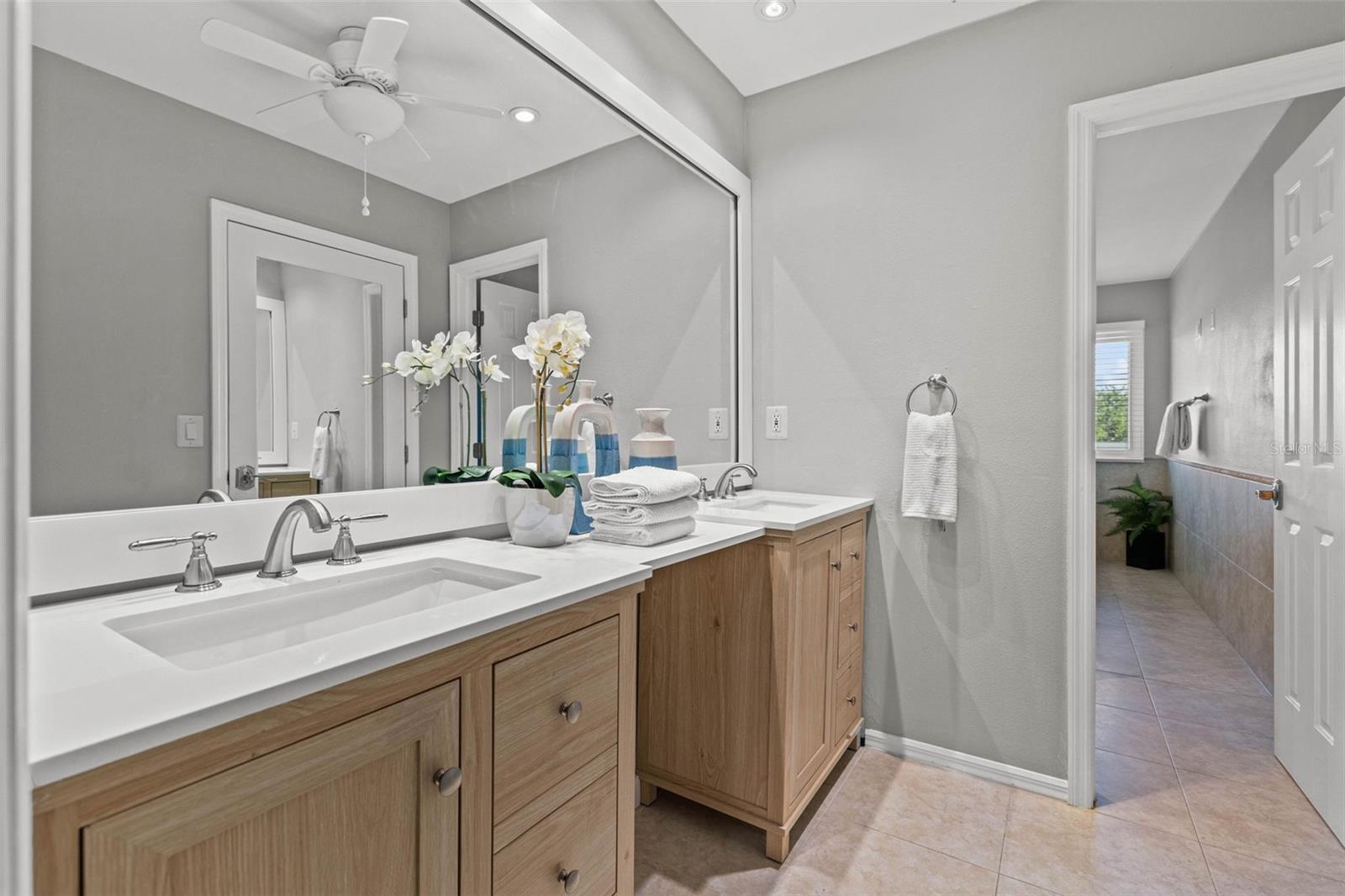 Primary ensuite bath with dual sinks