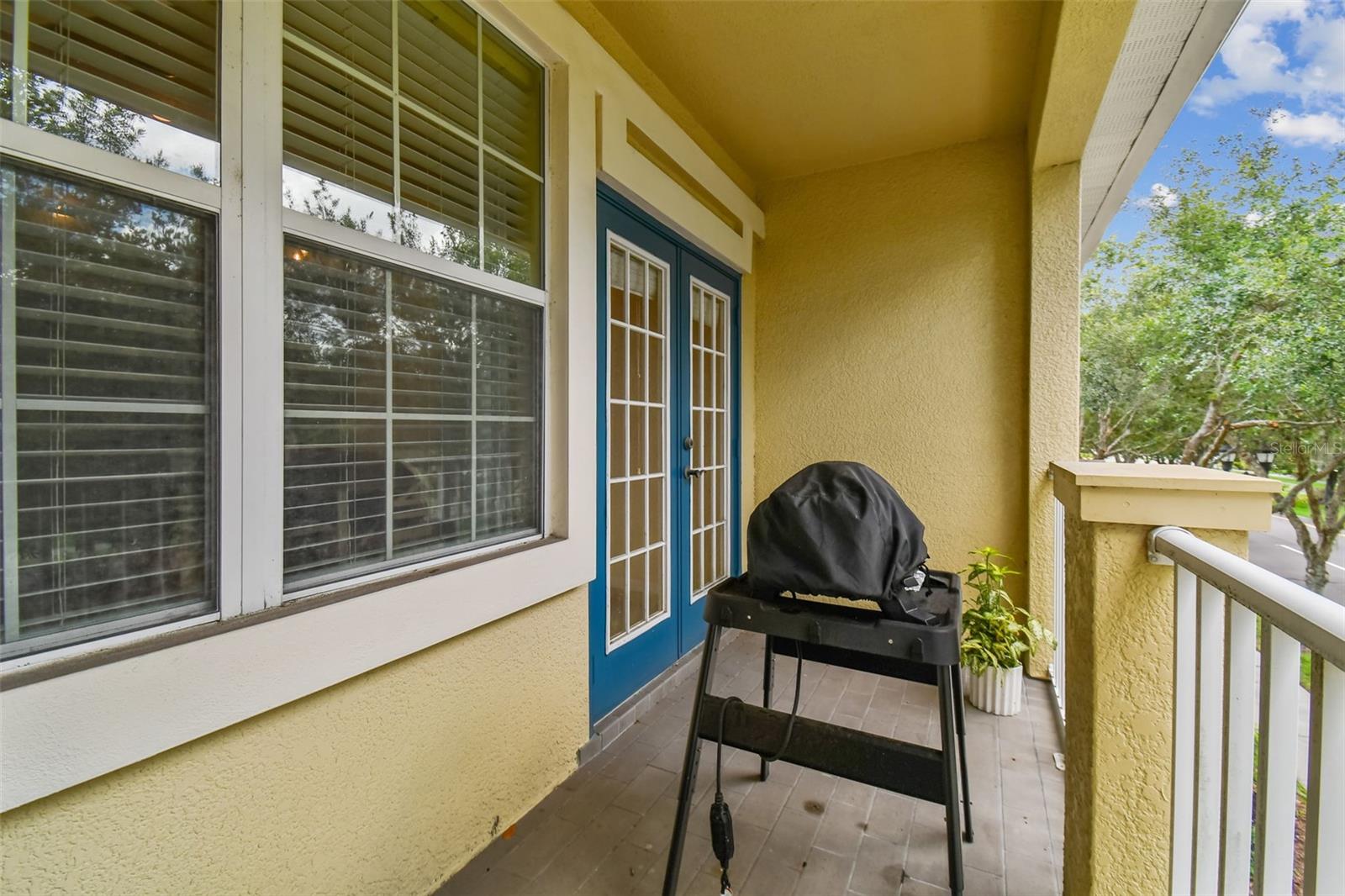 FRONT BALCONY OVERLOOKING PARK SQUARE