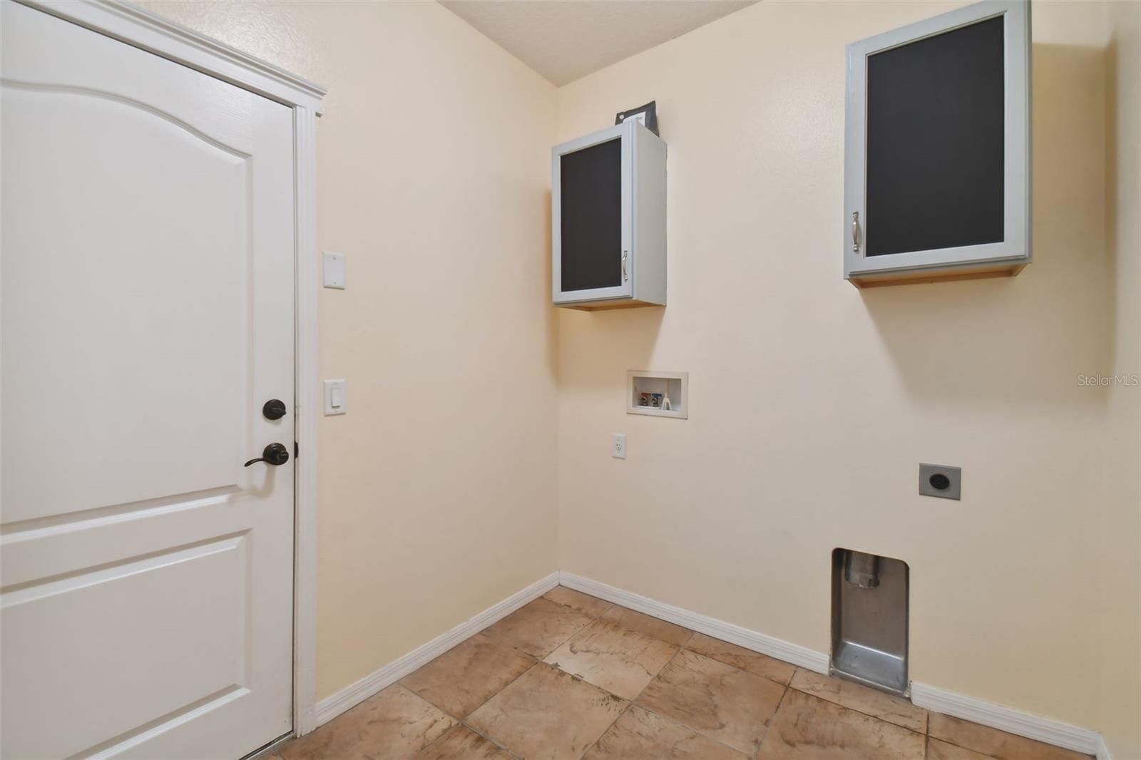 LAUNDRY ROOM OFF GARAGE