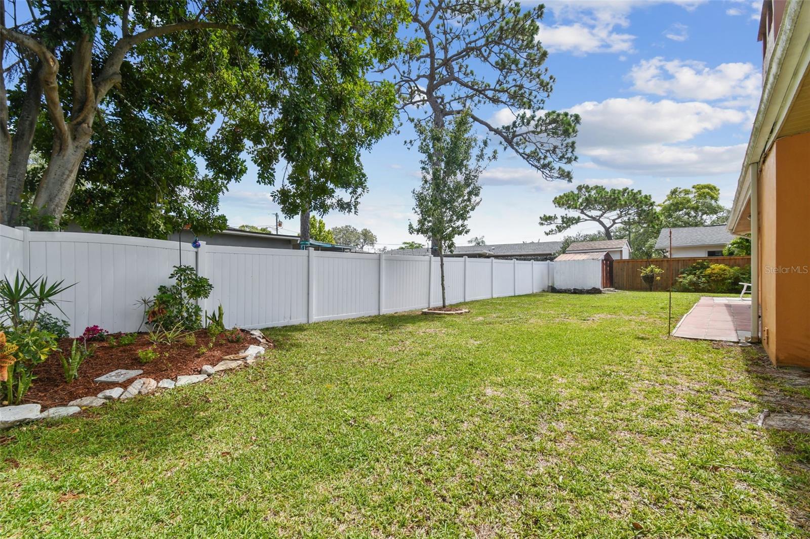 Huge Fully Fenced Backyard!