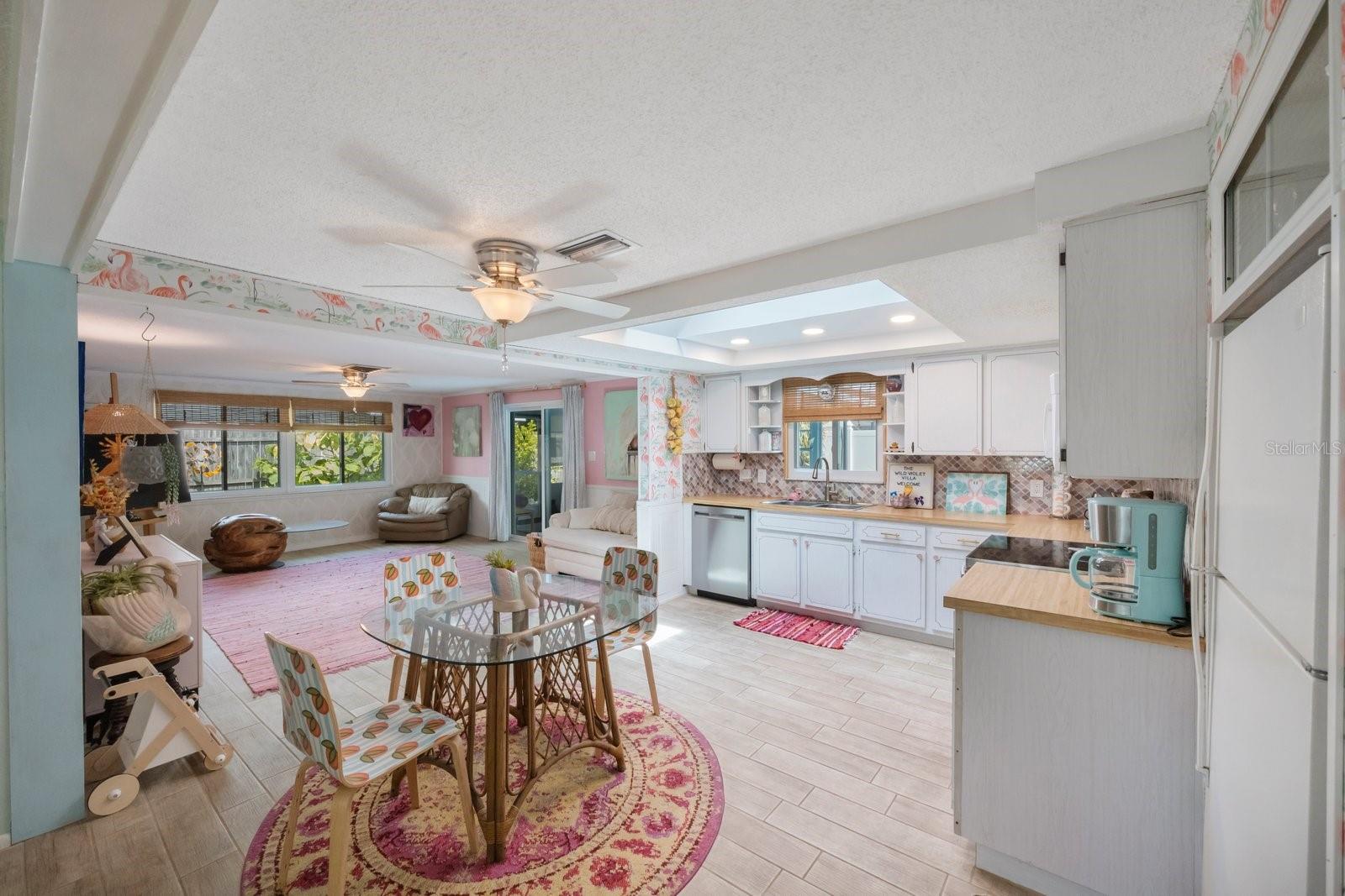 Kitchen/Family Room Combo