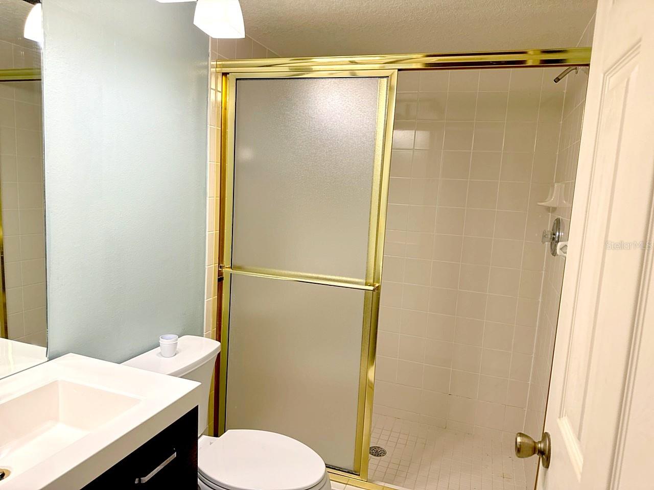 bathroom (second floor)