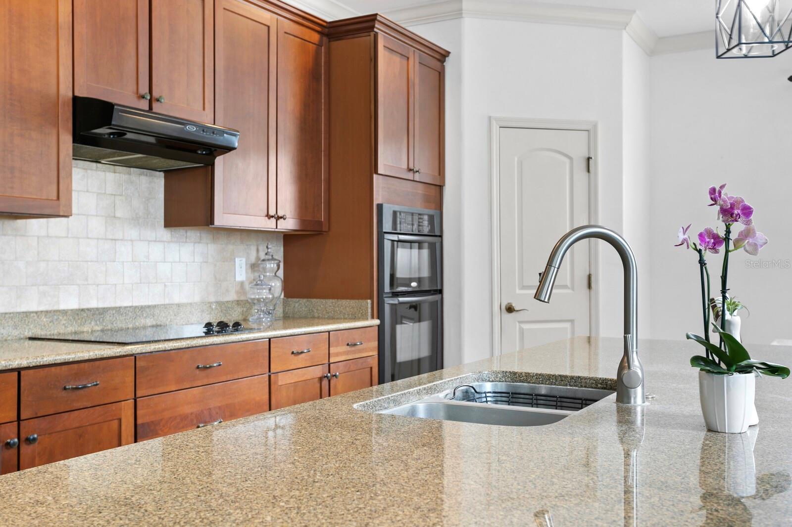 Ceramic cooktop & built-in ovens in the kitchen