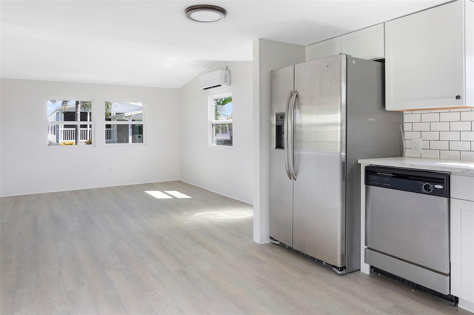 kitchen livingroom combo view