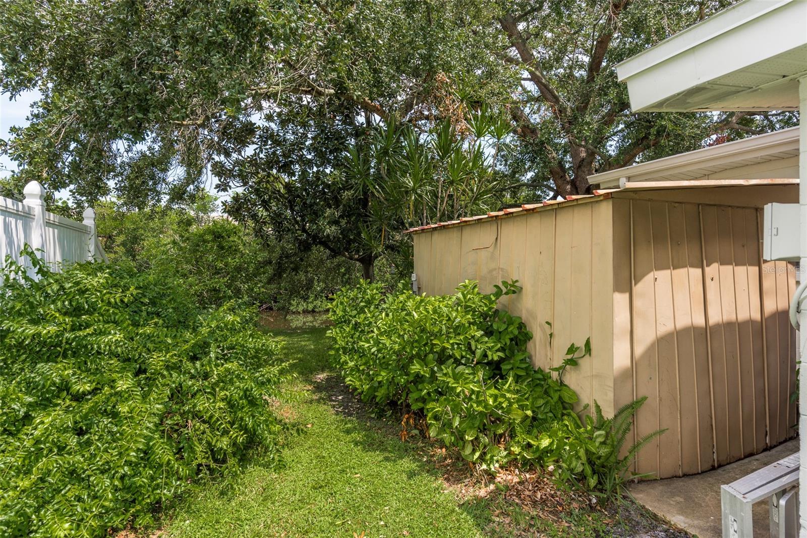 Welcoming walkway to the back yard