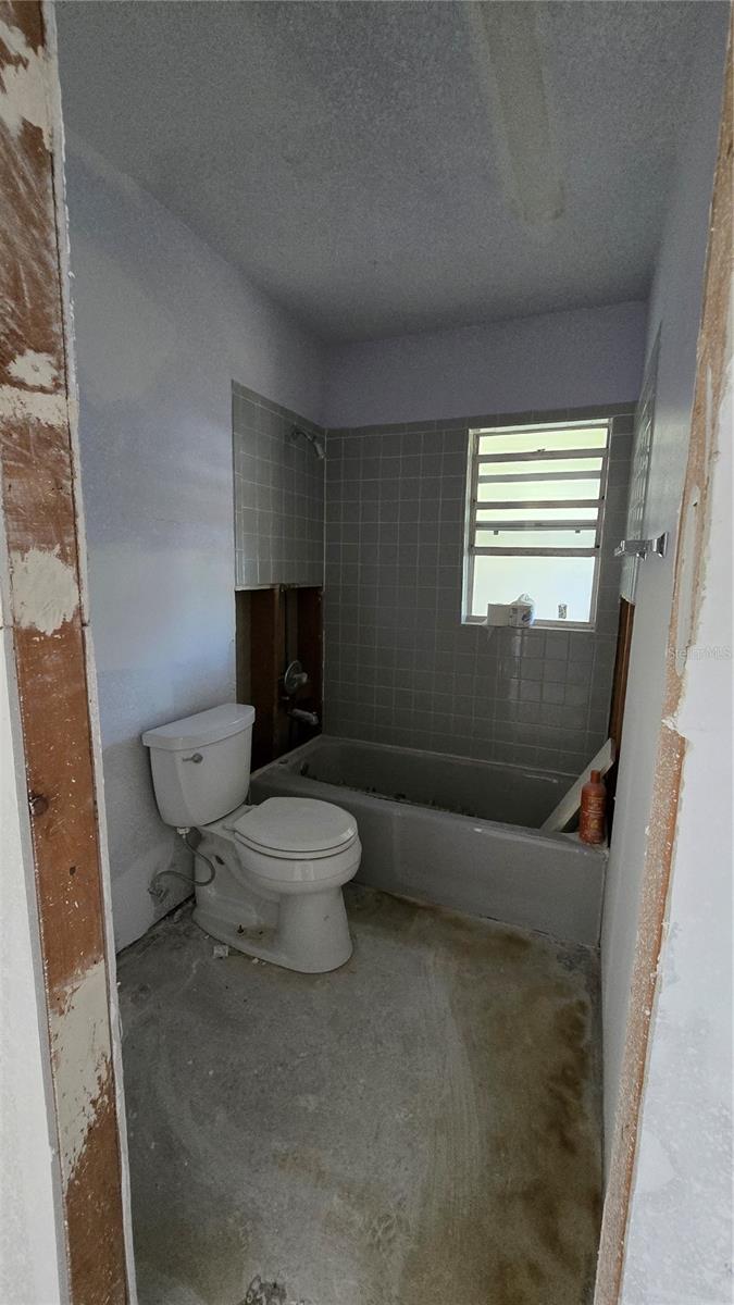 2nd Hallway Bathroom