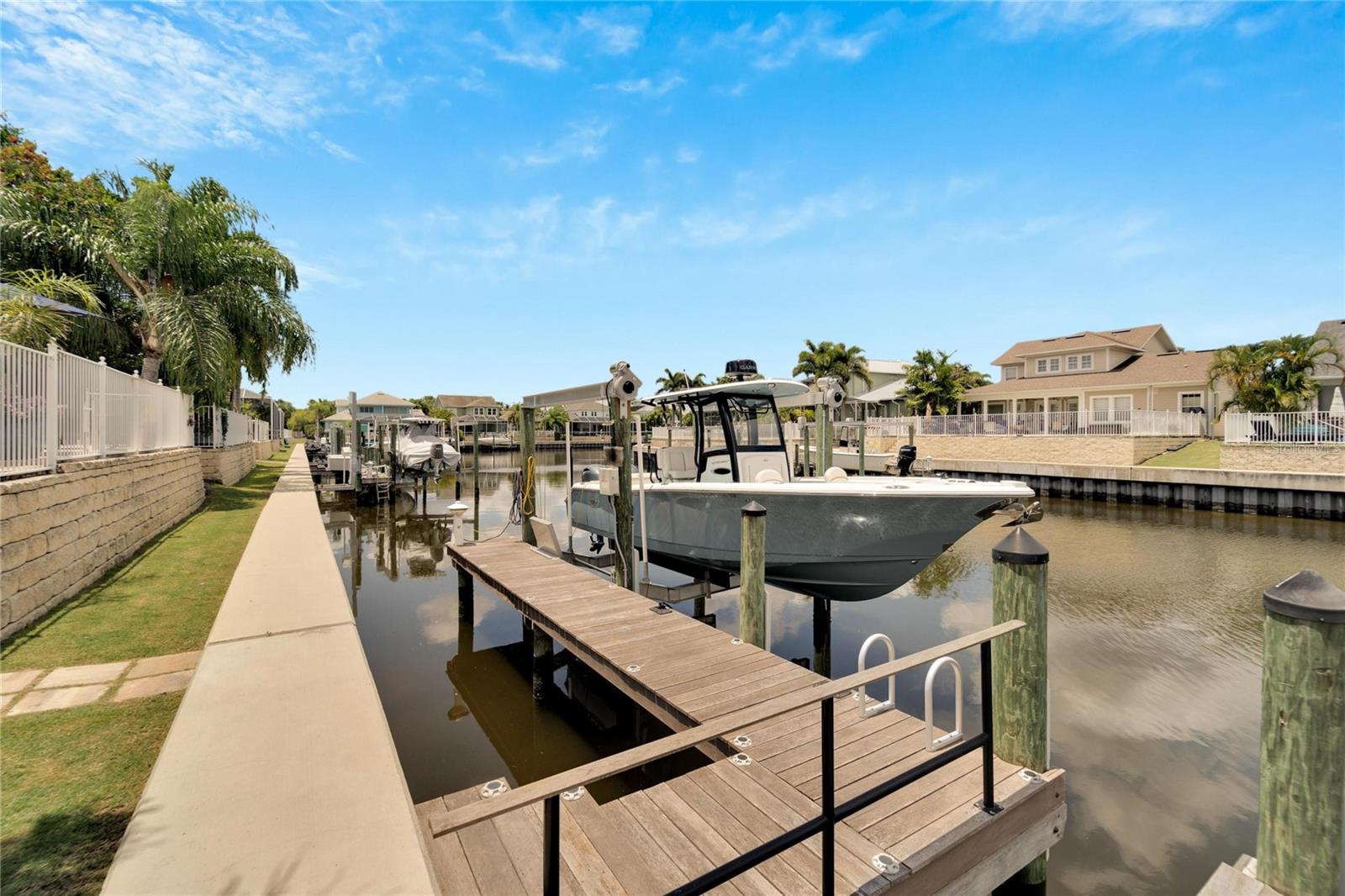 New 13,000lb Boat Lift