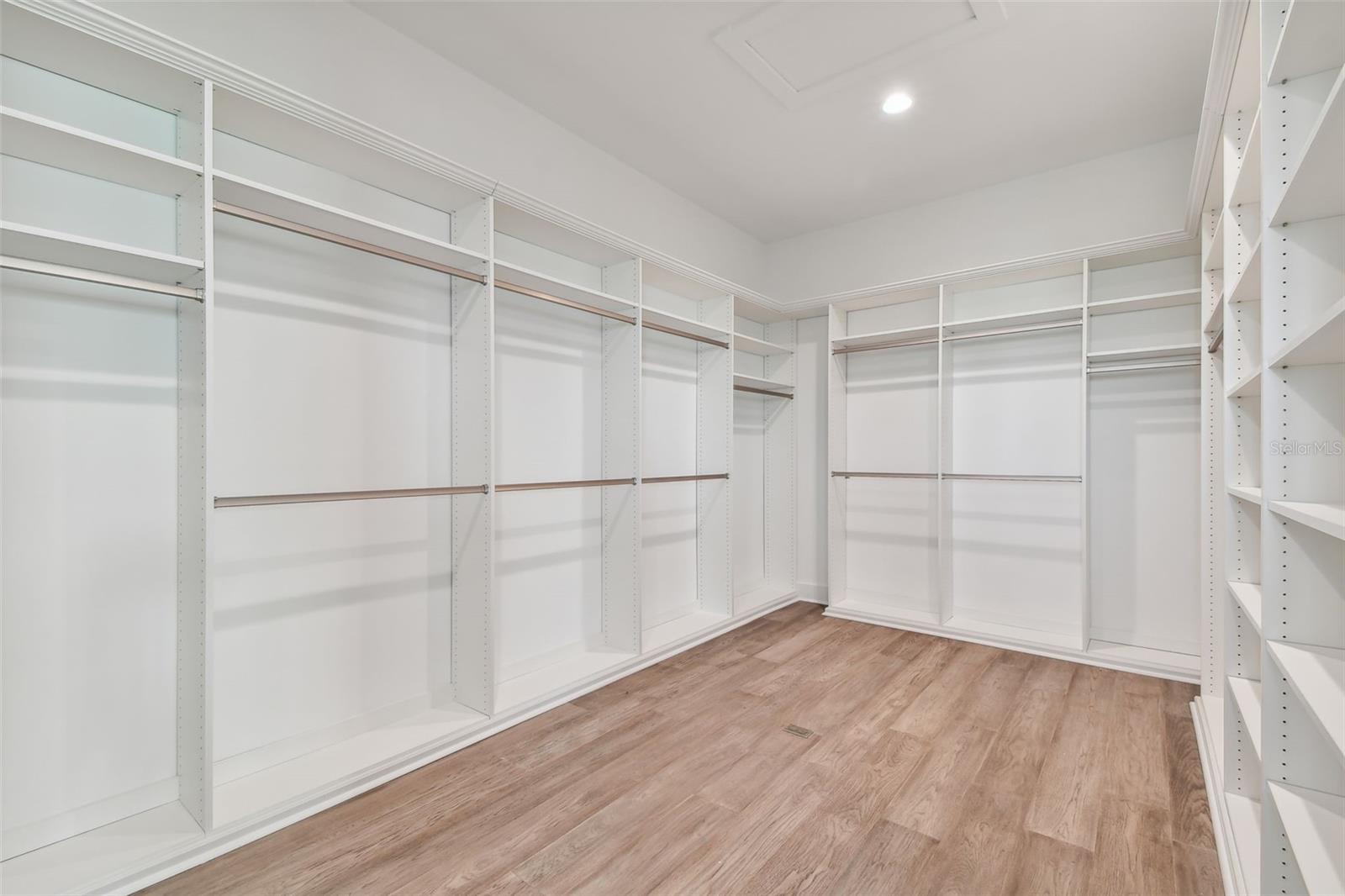 Master Bedroom Oversized Walk-in Closet