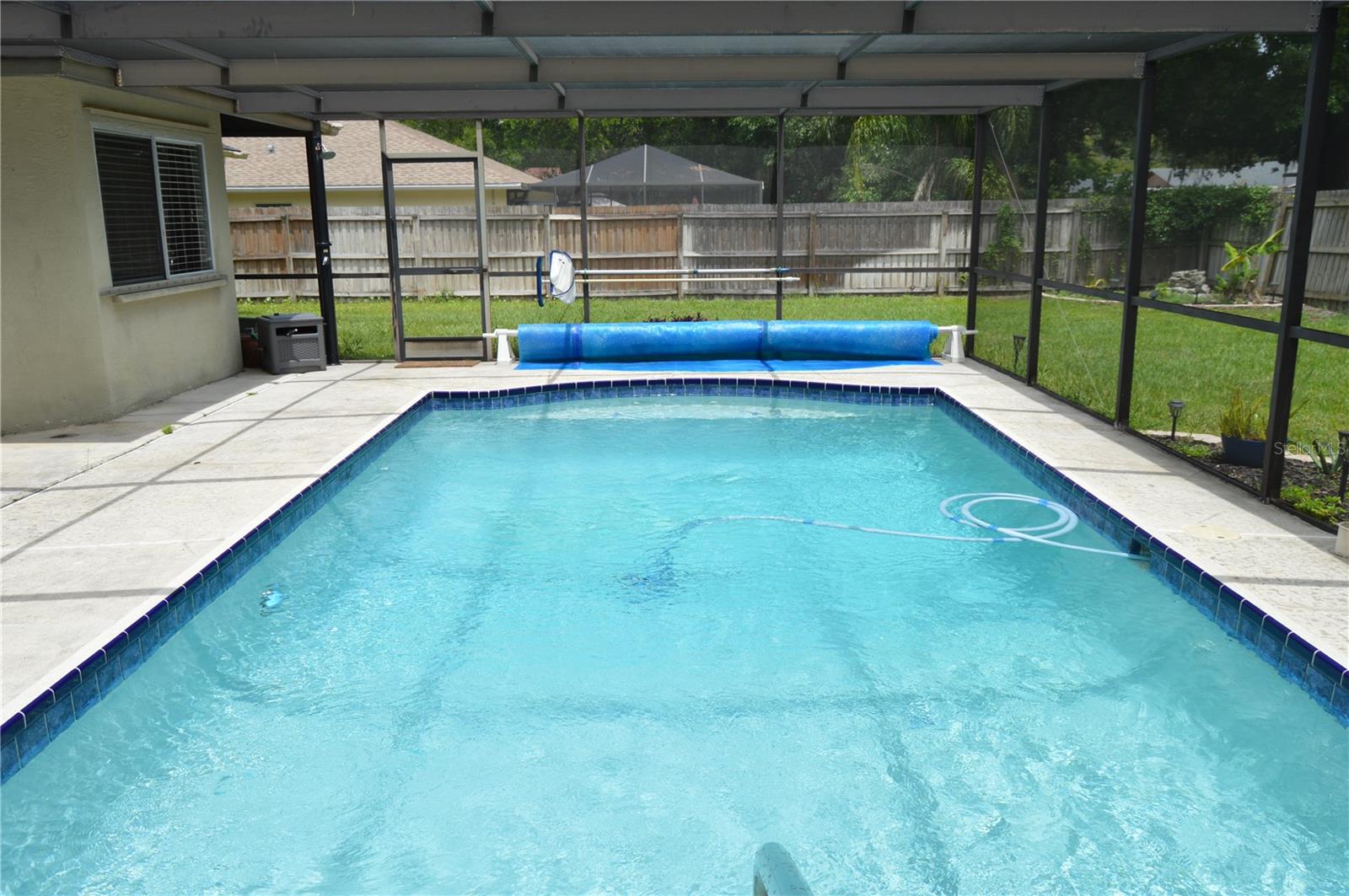 Pool w Solar cover