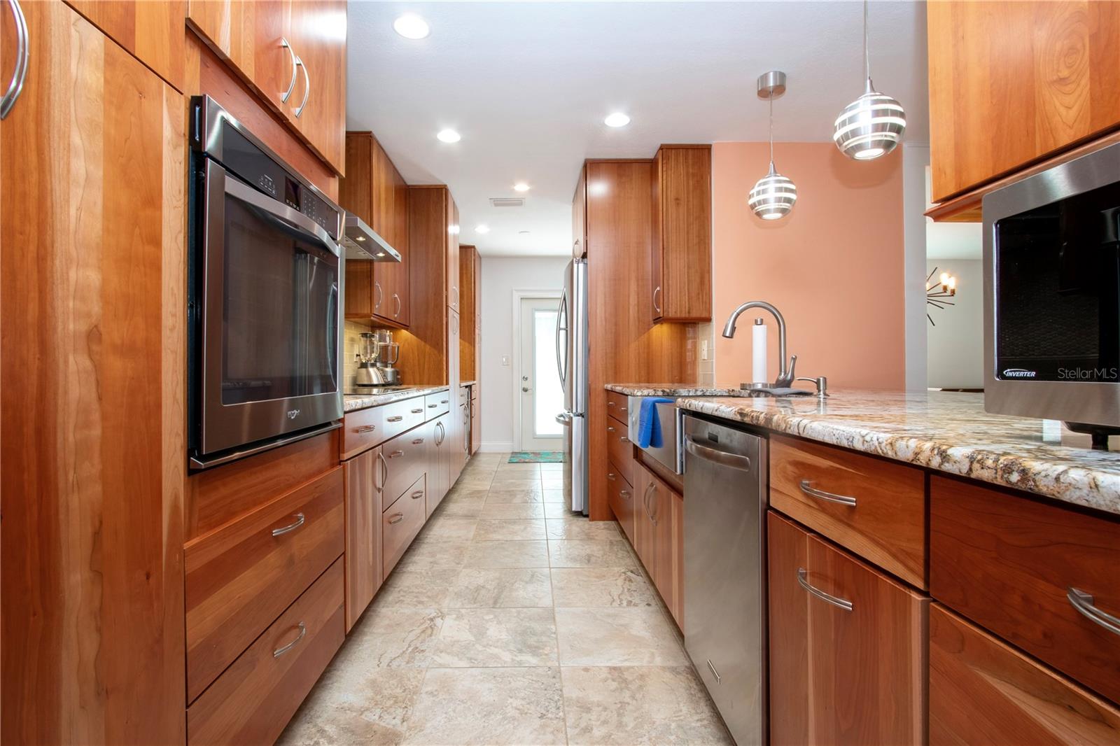 Beautiful Kraftmaid wood cabinetry