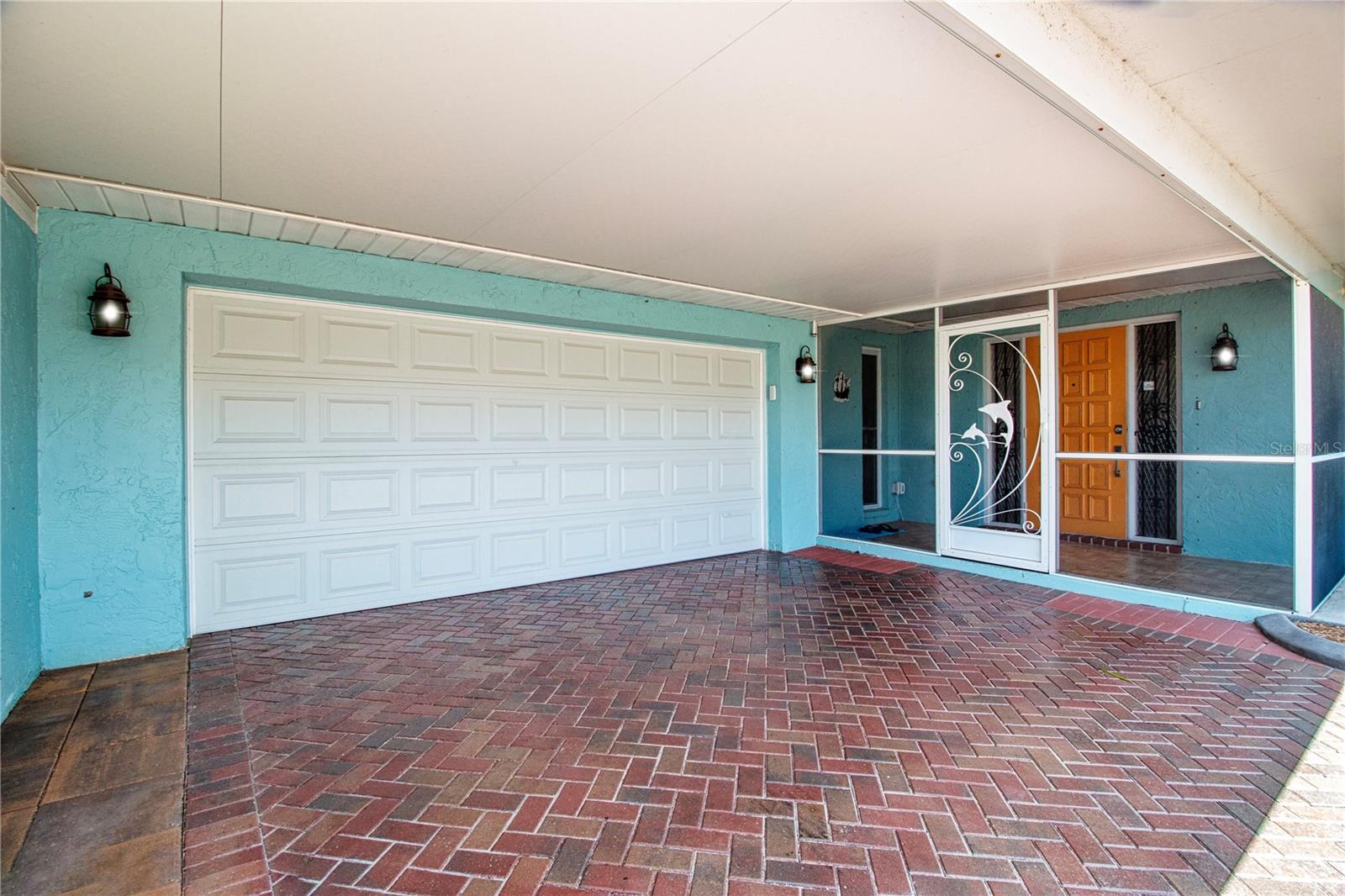 Screened entryway