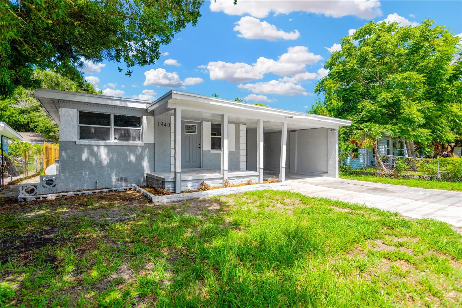 Fully renovated 3 bedrooms 2 bathrooms home in Clearwater