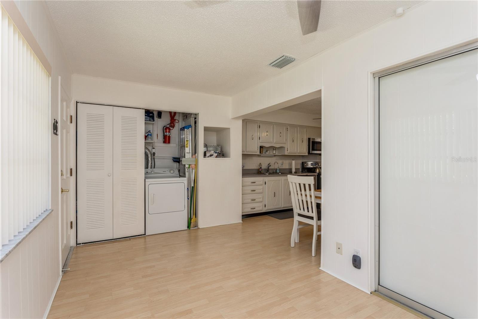 Laundry Closet washer & dryer hookup.